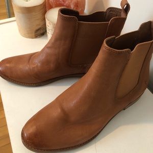 Frye Chelsea boot